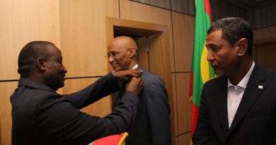 وزير العدل يوشّح عدداً من أطر وموظفي القطاع باسم رئيس الجمهورية