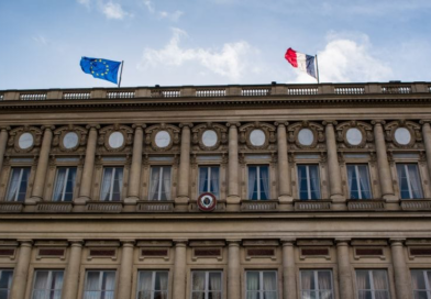 فرنسا تعرب عن القلق إزاء الوضع في مالي