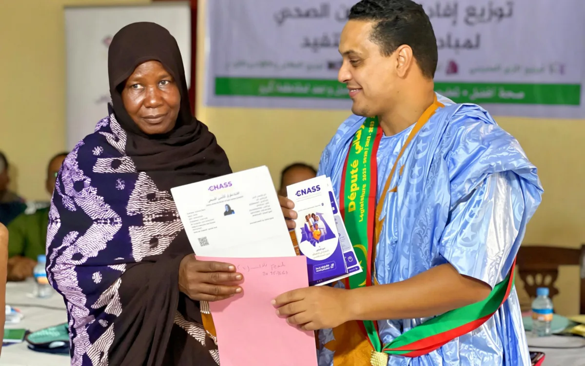 كرو: النائب المختار ولد الإمام يوزع 1000 بطاقة تأمين صحي ومساعدات مدرسية لصالح الأسر المتعففة